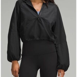 Lululemon Scuba Cropped Anorak Jacket Size 4 Black Hooded Windbreaker